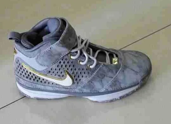 Nike Kobe 2 (Grey) basketball shoe