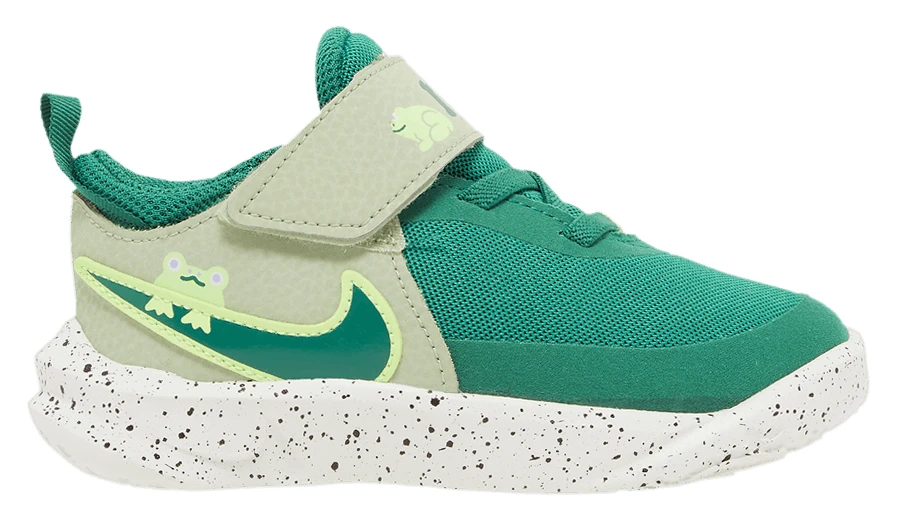 Nike Team Hustle D 10 basketball shoe