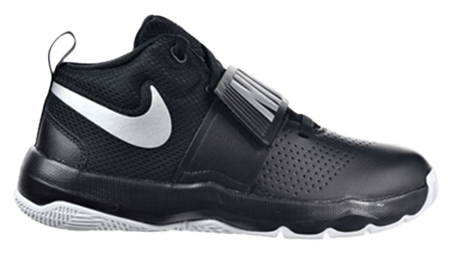 Nike Team Hustle D 8 basketball shoe
